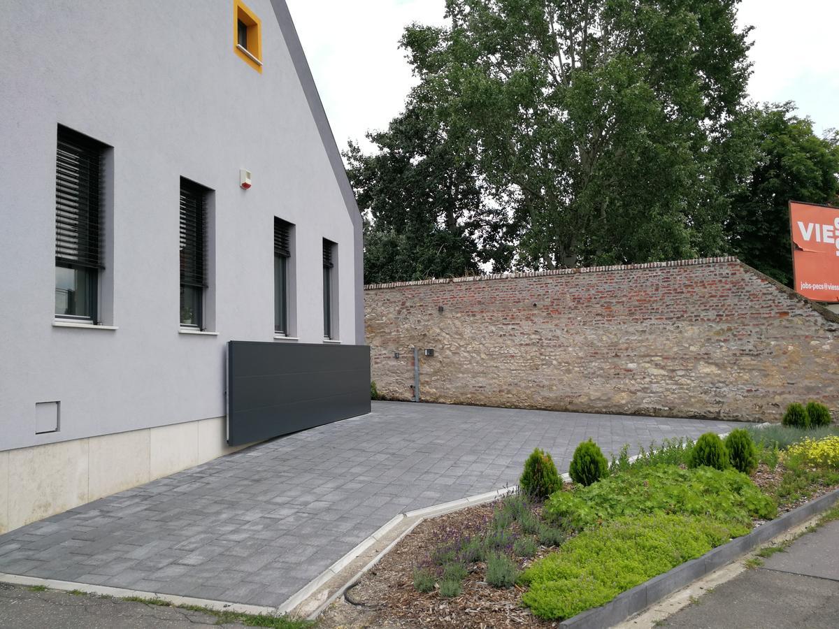 Zsinko Villa เปตช์ ภายนอก รูปภาพ