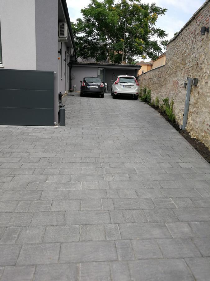 Zsinko Villa เปตช์ ภายนอก รูปภาพ